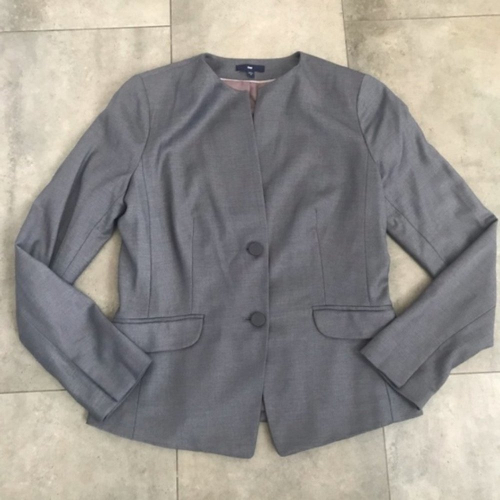 GAP gray lined suit jacket blazer! Size 4